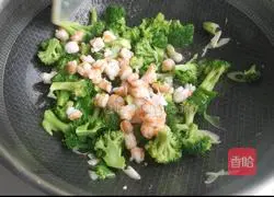 Illustration of how to make shrimps and broccoli 7