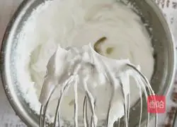 Illustration of how to make egg white soufflé 4