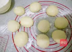 Illustration of making rose cheese bread 11