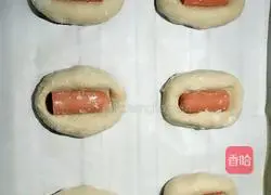 Illustration of how to make ham sausage and black pepper salad dressing bread 3