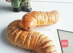 Caterpillar Bread Recipe Illustration 13