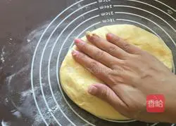 Illustration of how to make cartoon fish bread 6