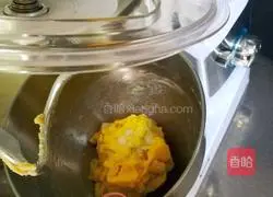 Super detailed illustration of how to make cranberry coconut flower bread 3