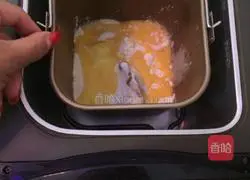 Illustration of making Gege brand raisin red bean bread 2