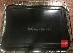 Illustration of how to make red yeast powder cream cake roll 14