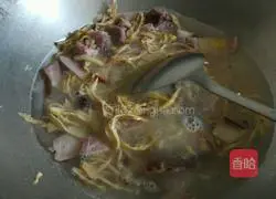 Illustration of how to make farm preserved meat 9