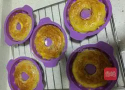 Illustration of how to make colorful bagels 14