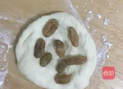 Illustration of how to make raisin sandwich buns 3