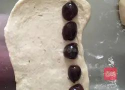 Illustration of how to make sugar-soaked cherry bread 7
