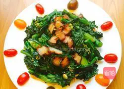Illustration of how to stir-fry Xiangxi bacon with kale 11