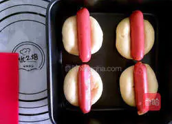 Illustration of how to make cute sausage bread 8