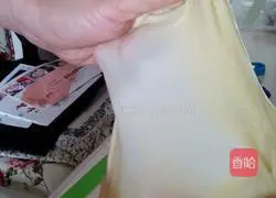 Illustration of how to make hand-shredded meat floss bread 3