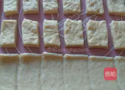 Illustration of how to make bacon cheese hand-pulled bread 9