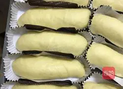 Illustration of how to make cheese and meat floss bread 8