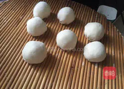 Illustration of how to make custard buns 14