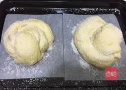 Illustration of how to make raisin and coconut bread 11