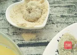 Illustration of how to make breaded shrimps 6