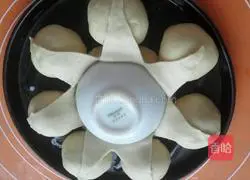 Crown Bread Recipe Illustration 6