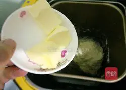 Illustration of how to make rose cheese bread 7