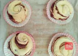 Illustration of making bean paste and annual ring bread 16