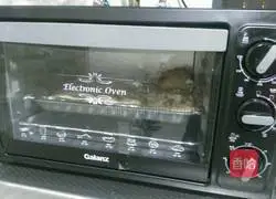 Illustration of how to make cheese and meat floss bread 9