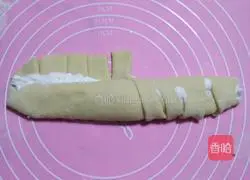Illustration of how to make caterpillar bread 7
