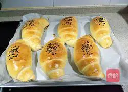 Illustration of how to make croissants 14