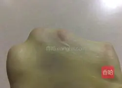 Illustration of how to make meat floss rolls 4