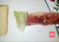 Illustration of how to make bacon, lettuce and toasted bread 2