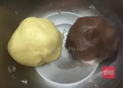Illustration of how to make two-color cookies 8
