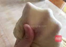 Illustration of how to make sausage bread 4