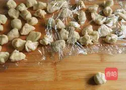 Illustration of how to make money buns 10