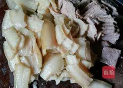 Illustration of how to make twice-cooked pork with scallops 2