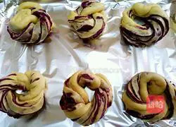 Purple Sweet Potato Pattern Bread Recipe Illustration 9