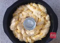 Illustration of how to make coconut hand-shredded bread 9