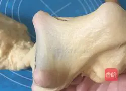 Illustration of how to make caterpillar bread 8