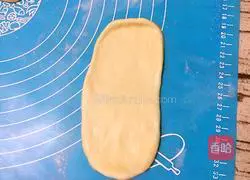 Illustration of how to make classic buns 10