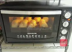 Illustration of how to make croissants 21