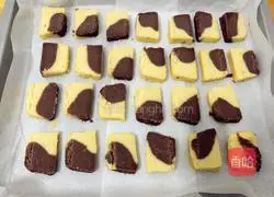 Illustration of how to make two-color cookies 13