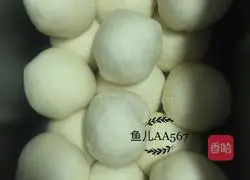 Illustration of how to make baby bear bread 12