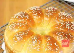 Illustration of how to make seaweed and meat floss bread 15