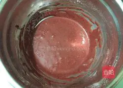Illustration of how to make red yeast powder cream cake roll 5