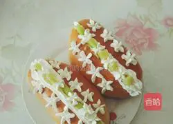 Illustration of how to make kiwi cream sandwich bread 6