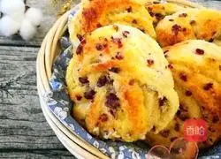 Super detailed illustration of how to make cranberry coconut flower bread 20