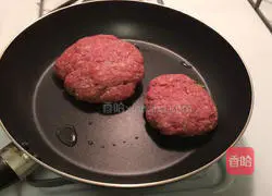 Illustration of how to make beef hamburgers 3