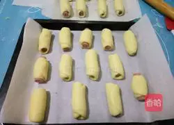 Illustration of how to make mini sausage bread 12