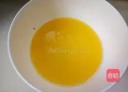 Illustration of how to make flower smiley bread 3