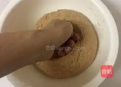 Illustration of how to make chocolate chip cookies with whole wheat bread flour 4