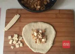 Illustration of how to make squid cheese flower bread 11