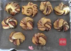 Illustration of how to make bean paste bread 16